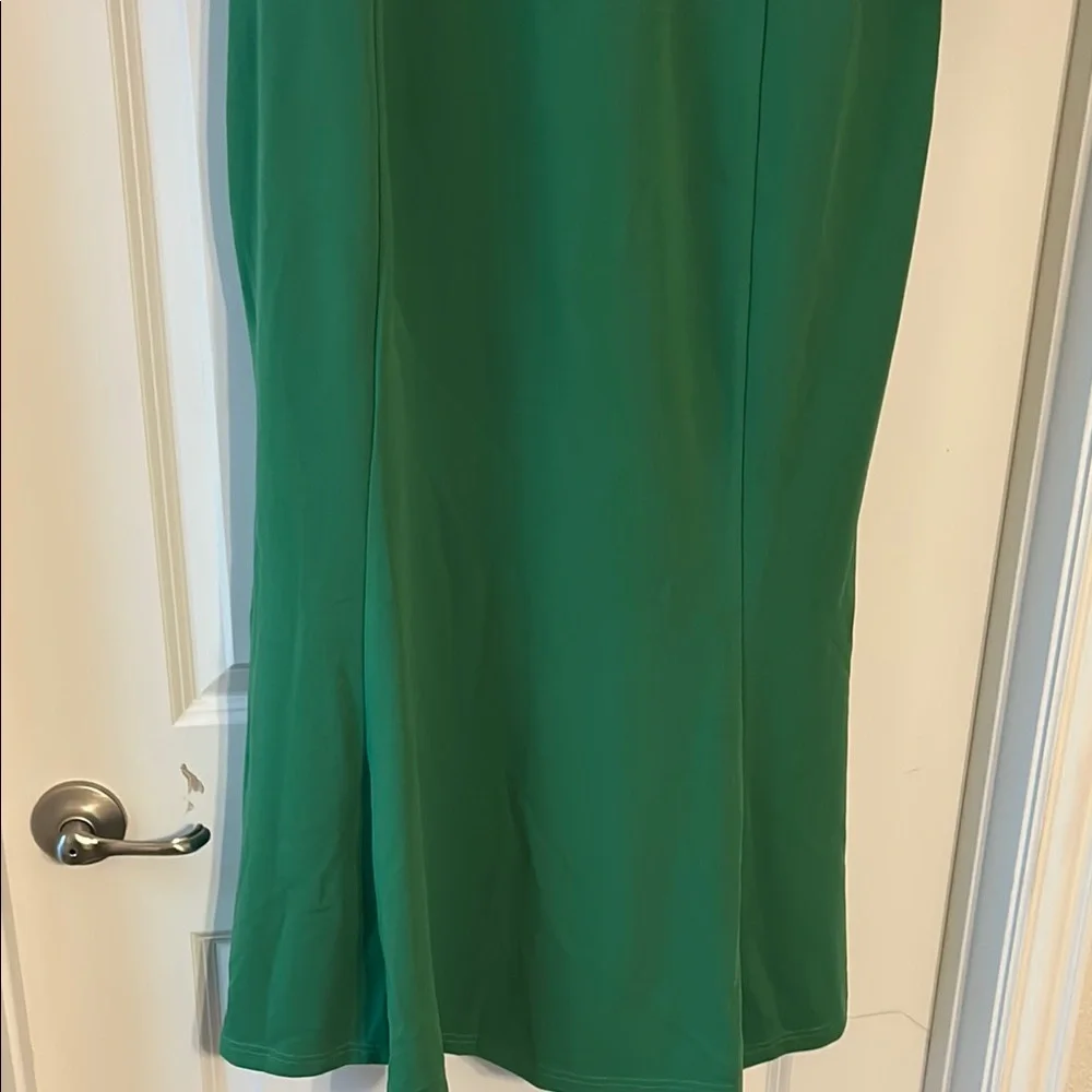 Perfect Holliday Dress Plus Size Rebdolls Green V-Neck Flutter Sleeve Midi Dress - Picture 2 of 6